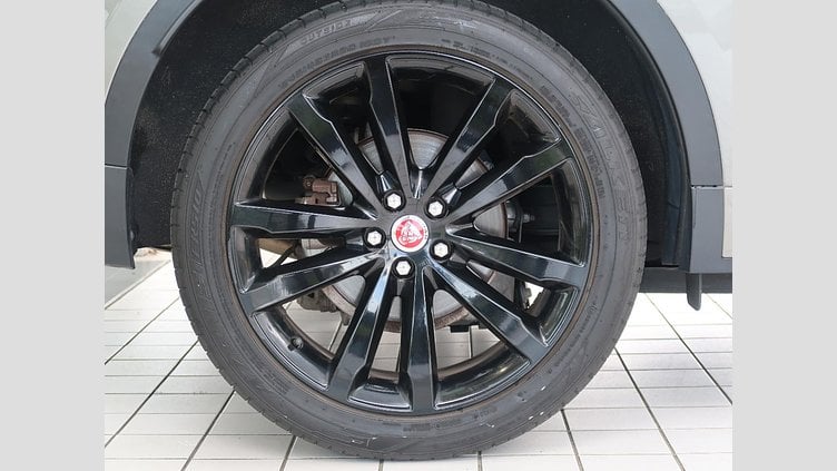 2019 認定中古車 Jaguar E-Pace Silicon Silver 180PS R-ダイナミック