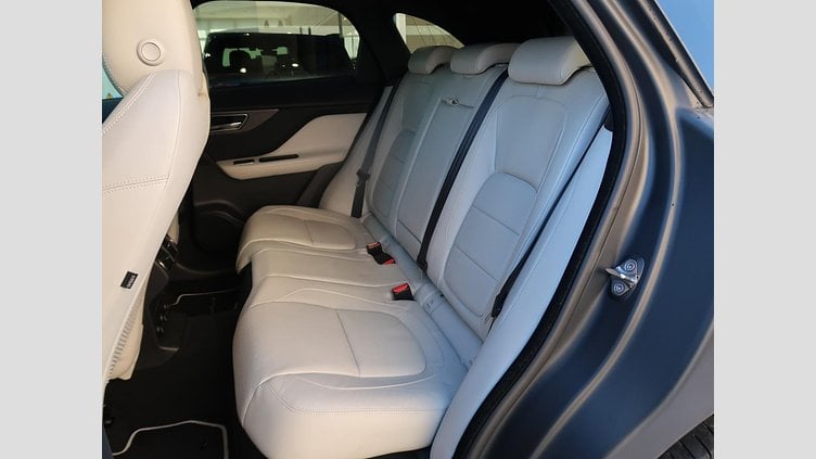 2016 認定中古車 Jaguar F-Pace Caesium Blue ガソリン ファーストエディション