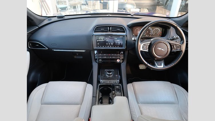 2016 認定中古車 Jaguar F-Pace Caesium Blue ガソリン ファーストエディション