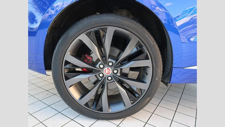 2016 認定中古車 Jaguar F-Pace Caesium Blue ガソリン ファーストエディション