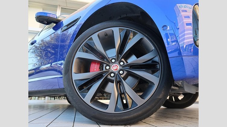 2016 認定中古車 Jaguar F-Pace Caesium Blue ガソリン ファーストエディション