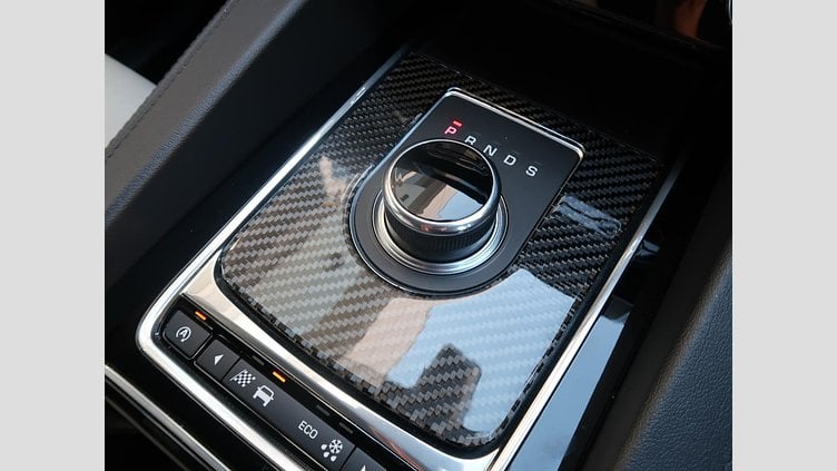 2016 認定中古車 Jaguar F-Pace Caesium Blue ガソリン ファーストエディション