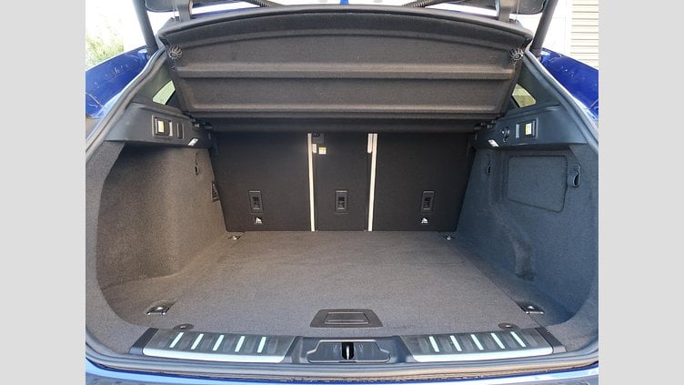 2016 認定中古車 Jaguar F-Pace Caesium Blue ガソリン ファーストエディション