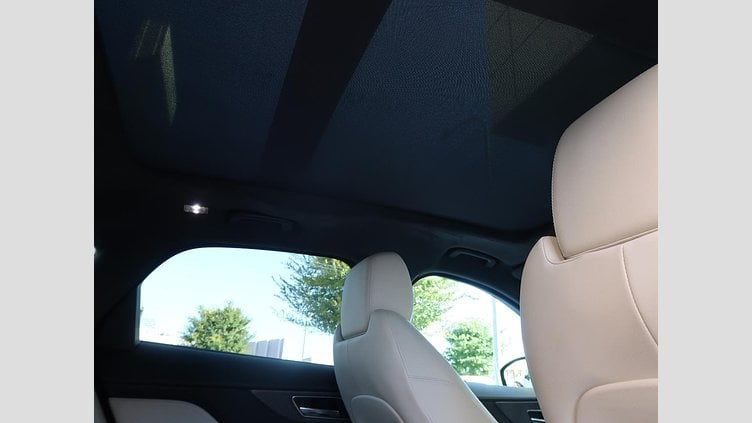 2016 認定中古車 Jaguar F-Pace Caesium Blue ガソリン ファーストエディション