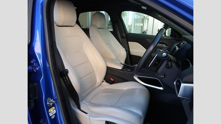 2016 認定中古車 Jaguar F-Pace Caesium Blue ガソリン ファーストエディション
