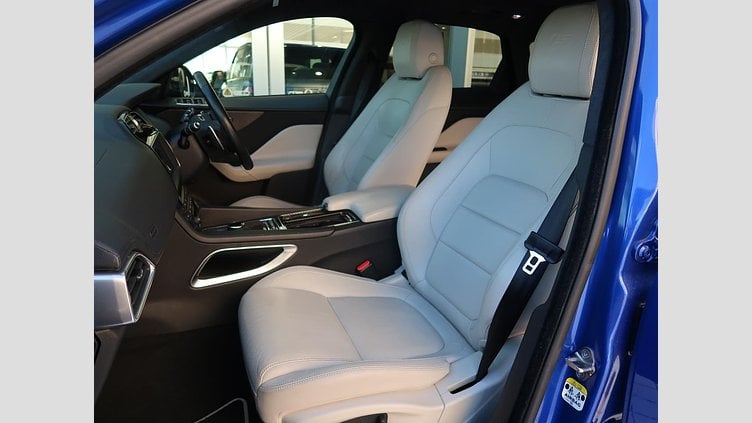 2016 認定中古車 Jaguar F-Pace Caesium Blue ガソリン ファーストエディション