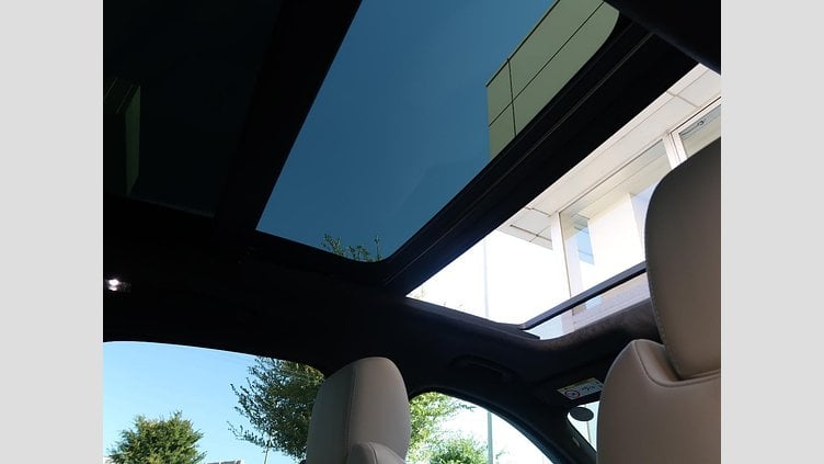 2016 認定中古車 Jaguar F-Pace Caesium Blue ガソリン ファーストエディション