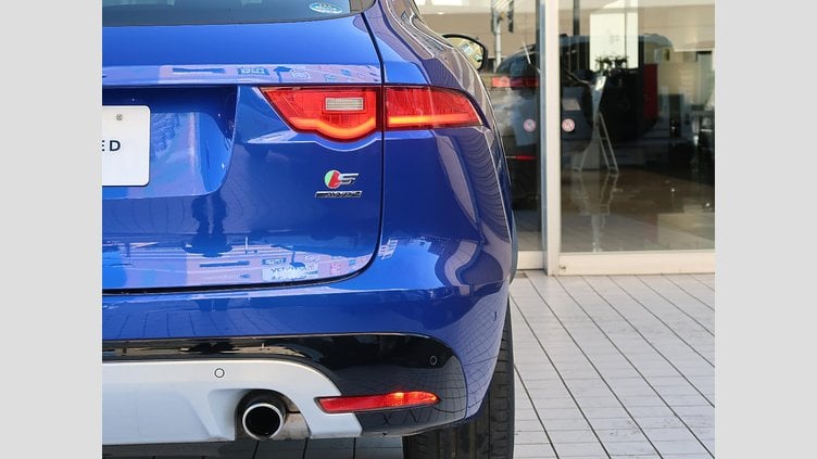 2016 認定中古車 Jaguar F-Pace Caesium Blue ガソリン ファーストエディション