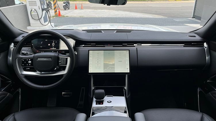 2025 新車 Land Rover Range Rover (1EJ) Ostuni Pearl White 珍珠白 P400 汽油 (輕油電混合) 標準軸距 SE