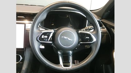 F-Pace 26
