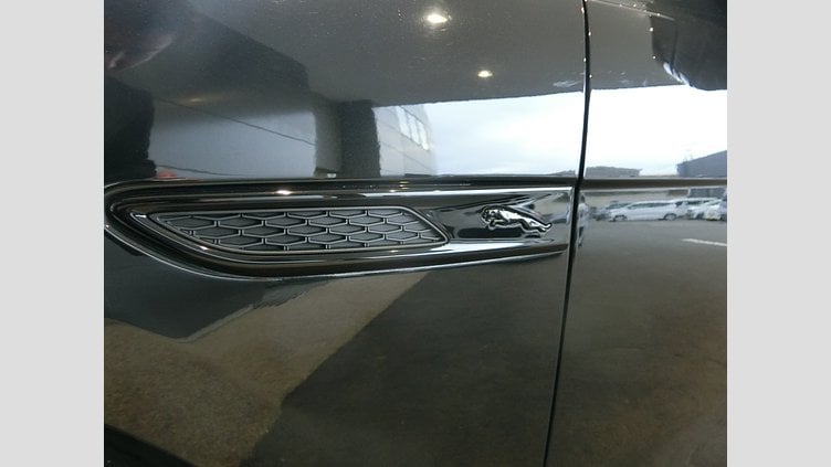 2023 認定中古車 Jaguar F-Pace Santorini Black P250 AWD（オートマチック） R-DYNAMIC SE