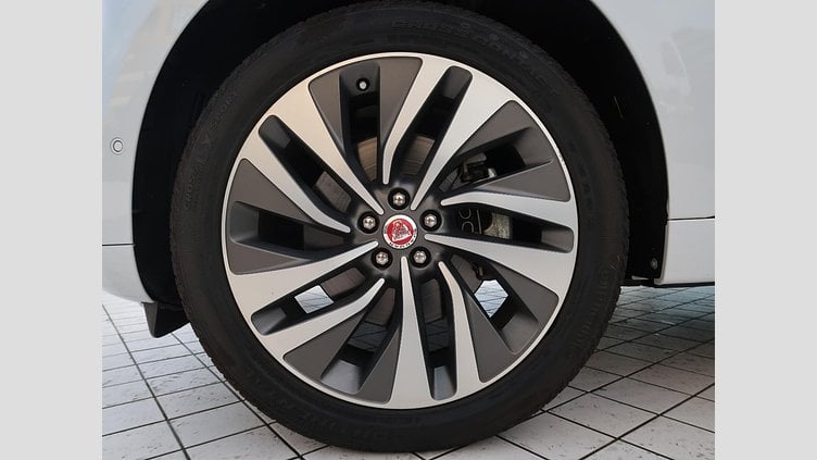 2021 認定中古車 Jaguar F-Pace Yulong White ディーゼル Ｒ－ダイナミック ＳＥ Ｄ２００