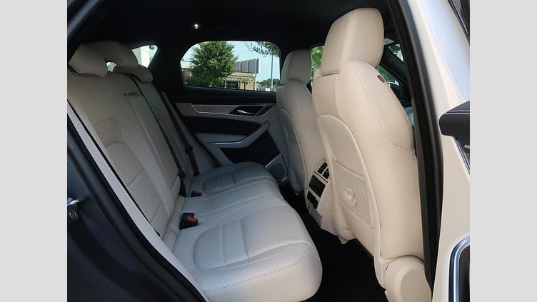 2021 認定中古車 Jaguar F-Pace Yulong White ディーゼル Ｒ－ダイナミック ＳＥ Ｄ２００