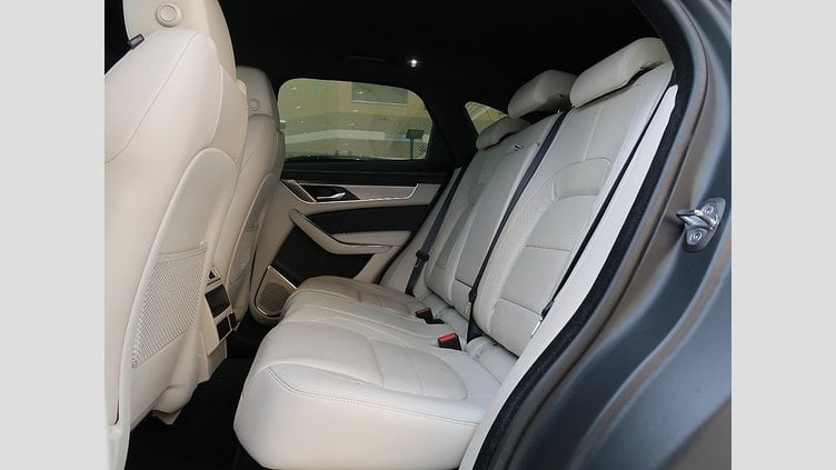 2021 認定中古車 Jaguar F-Pace Yulong White ディーゼル Ｒ－ダイナミック ＳＥ Ｄ２００