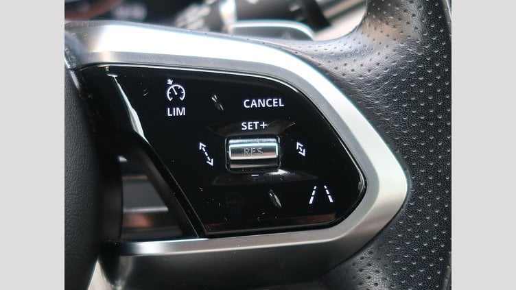 2021 認定中古車 Jaguar F-Pace Yulong White ディーゼル Ｒ－ダイナミック ＳＥ Ｄ２００