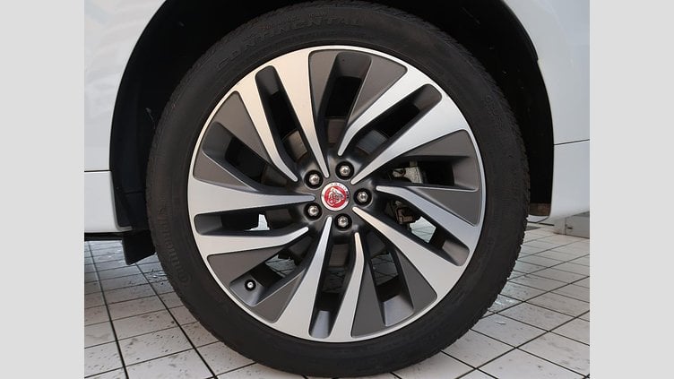 2021 認定中古車 Jaguar F-Pace Yulong White ディーゼル Ｒ－ダイナミック ＳＥ Ｄ２００