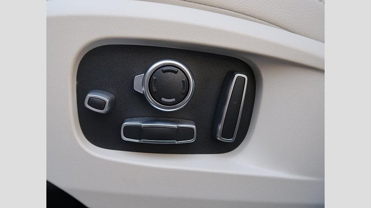 2021 認定中古車 Jaguar F-Pace Yulong White ディーゼル Ｒ－ダイナミック ＳＥ Ｄ２００