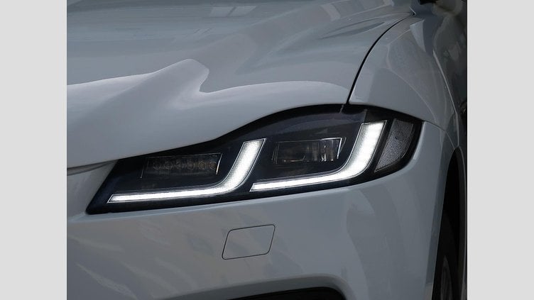2021 認定中古車 Jaguar F-Pace Yulong White ディーゼル Ｒ－ダイナミック ＳＥ Ｄ２００