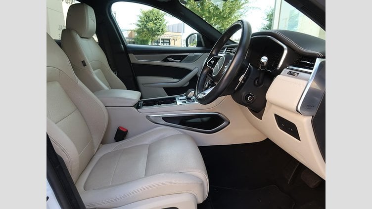 2021 認定中古車 Jaguar F-Pace Yulong White ディーゼル Ｒ－ダイナミック ＳＥ Ｄ２００