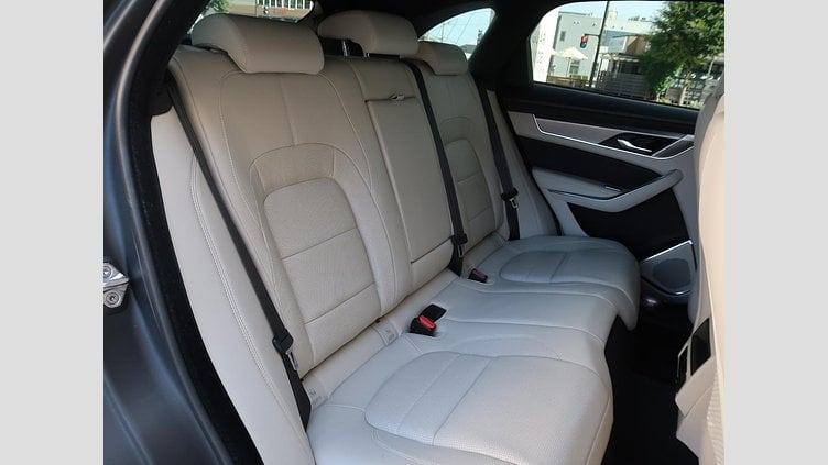 2021 認定中古車 Jaguar F-Pace Yulong White ディーゼル Ｒ－ダイナミック ＳＥ Ｄ２００