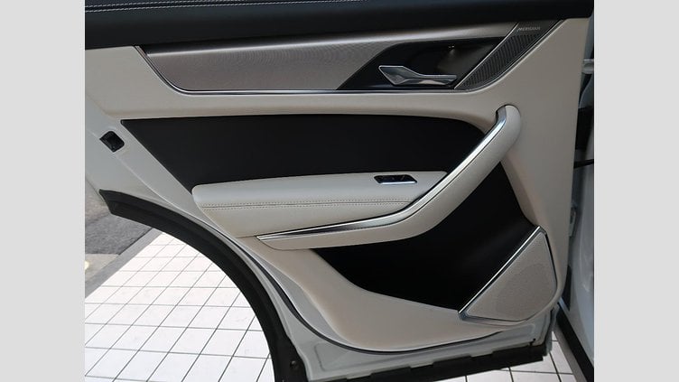 2021 認定中古車 Jaguar F-Pace Yulong White ディーゼル Ｒ－ダイナミック ＳＥ Ｄ２００
