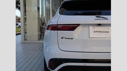 F-Pace 11