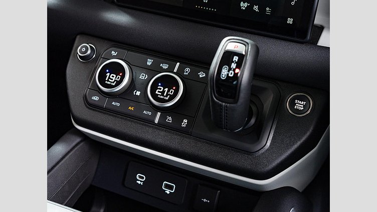 2023 認定中古車 Land Rover Defender 110 Santorini Black ディーゼル S