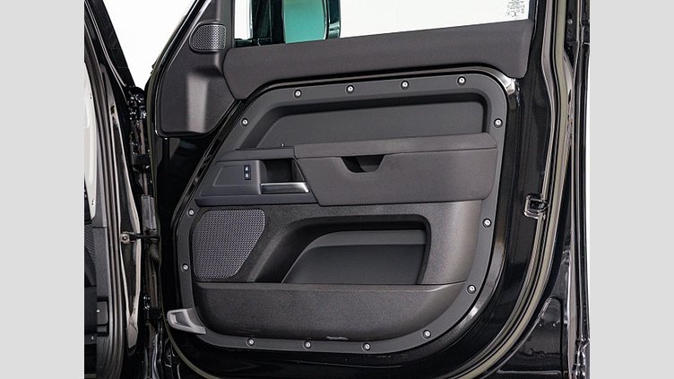 2023 認定中古車 Land Rover Defender 110 Santorini Black ディーゼル S