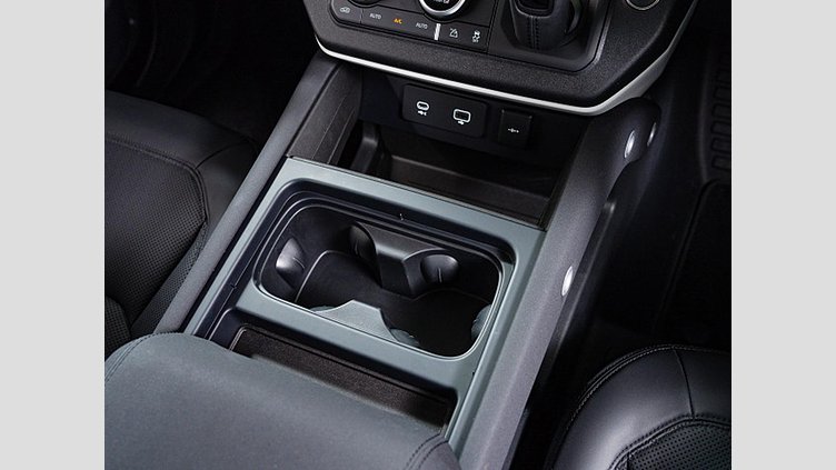 2023 認定中古車 Land Rover Defender 110 Santorini Black ディーゼル S