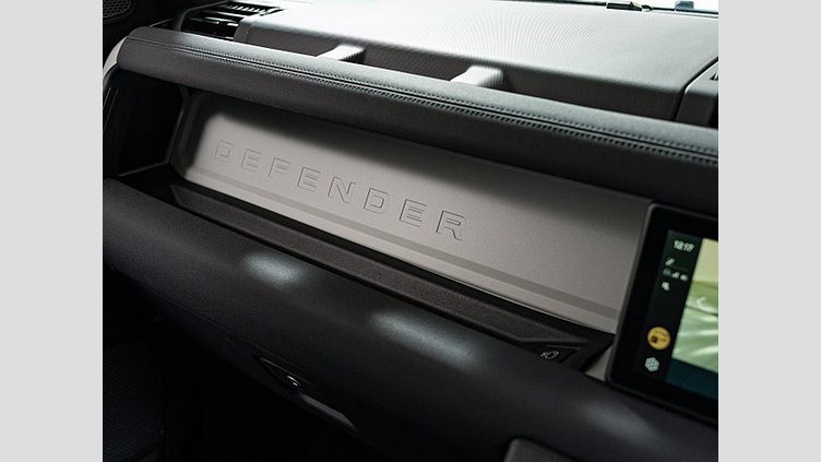 2023 認定中古車 Land Rover Defender 110 Santorini Black ディーゼル S