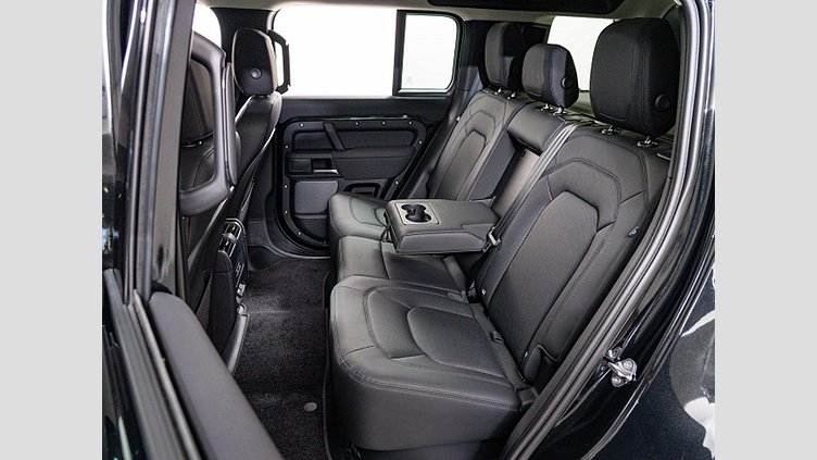 2023 認定中古車 Land Rover Defender 110 Santorini Black ディーゼル S