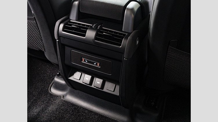 2023 認定中古車 Land Rover Defender 110 Santorini Black ディーゼル S