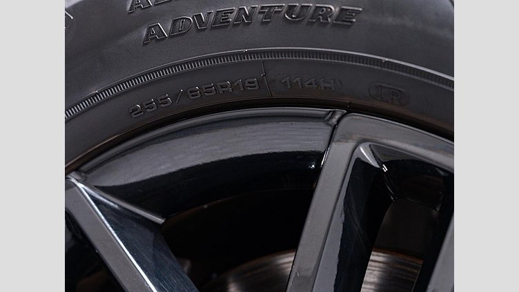 2023 認定中古車 Land Rover Defender 110 Santorini Black ディーゼル S