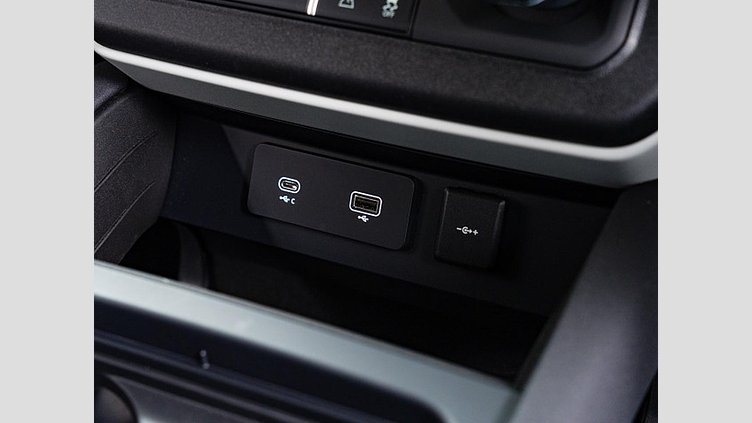 2023 認定中古車 Land Rover Defender 110 Santorini Black ディーゼル S