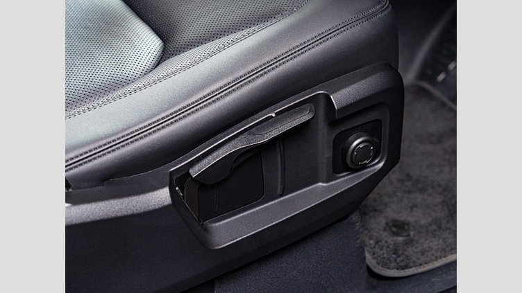 2023 認定中古車 Land Rover Defender 110 Santorini Black ディーゼル S