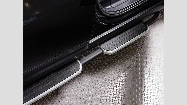 2023 認定中古車 Land Rover Defender 110 Santorini Black ディーゼル S