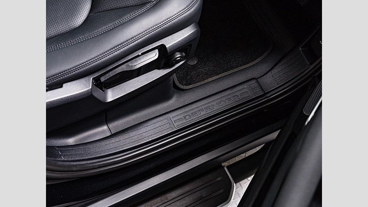 2023 認定中古車 Land Rover Defender 110 Santorini Black ディーゼル S