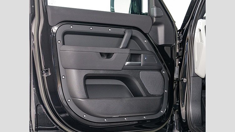 2023 認定中古車 Land Rover Defender 110 Santorini Black ディーゼル S