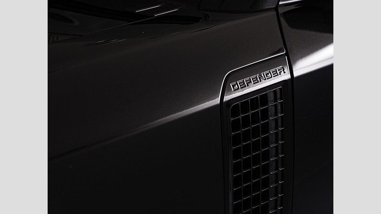 2023 認定中古車 Land Rover Defender 110 Santorini Black ディーゼル S