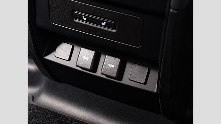 2023 認定中古車 Land Rover Defender 110 Santorini Black ディーゼル S