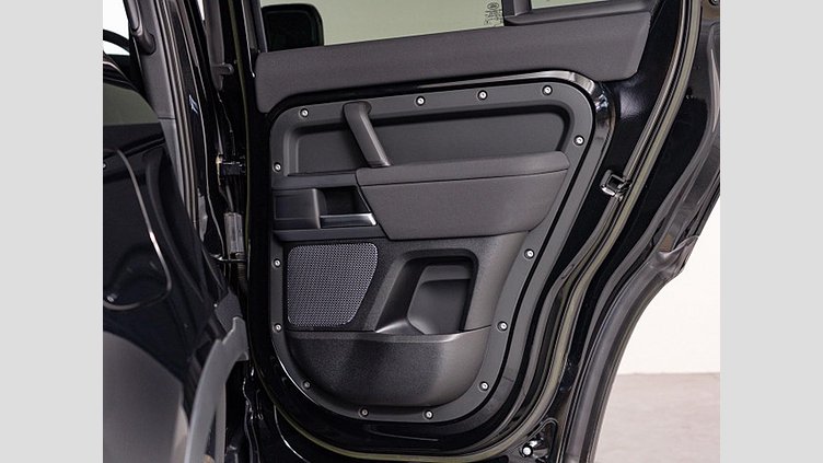 2023 認定中古車 Land Rover Defender 110 Santorini Black ディーゼル S