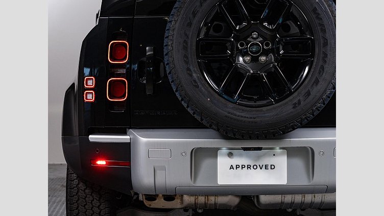 2023 認定中古車 Land Rover Defender 110 Santorini Black ディーゼル S