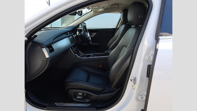 2020 認定中古車 Jaguar XF Yulong White 180PS ピュア