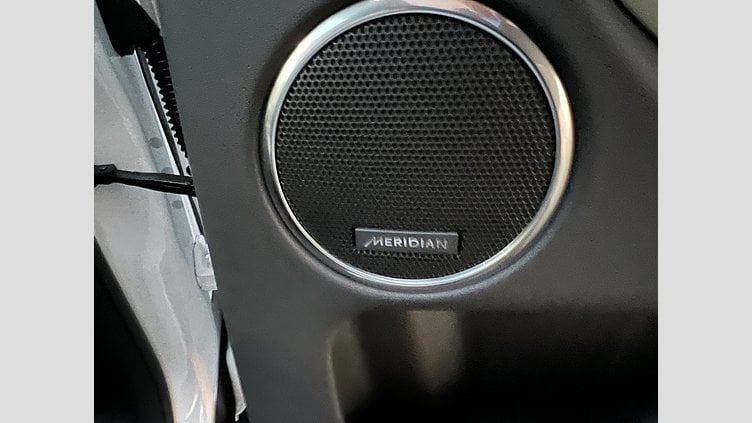 2025 認定中古車 Land Rover Discovery Sport Fuji White AWD PHEV Dynamic HSE