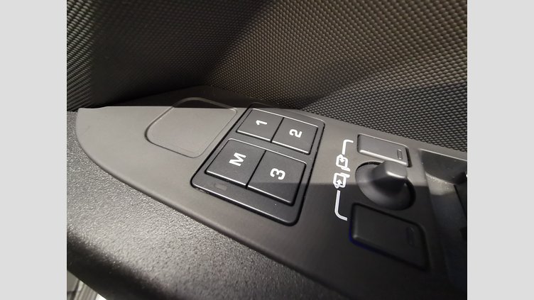 2024 認定中古車 Land Rover Defender 130 Eiger Grey 3.0L　ディーゼルターボ OUTBOUND　D300