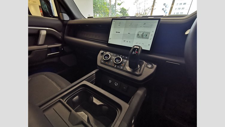 2024 認定中古車 Land Rover Defender 130 Eiger Grey 3.0L　ディーゼルターボ OUTBOUND　D300