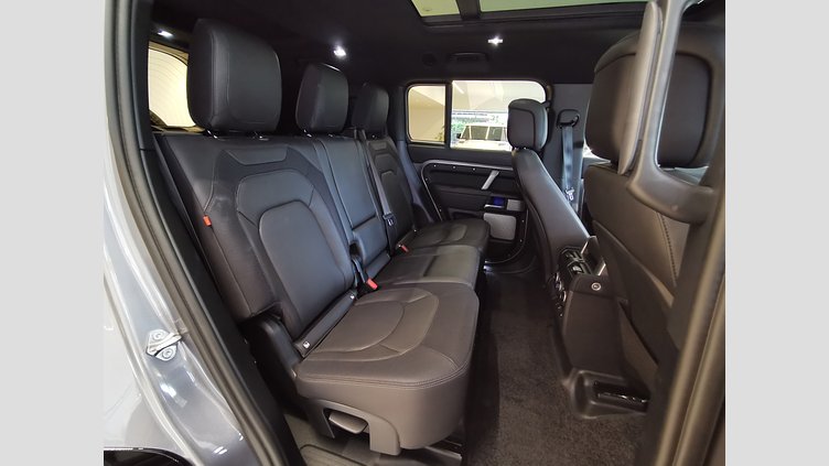 2024 認定中古車 Land Rover Defender 130 Eiger Grey 3.0L　ディーゼルターボ OUTBOUND　D300