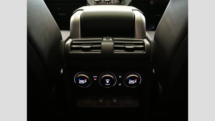 2024 認定中古車 Land Rover Defender 130 Eiger Grey 3.0L　ディーゼルターボ OUTBOUND　D300