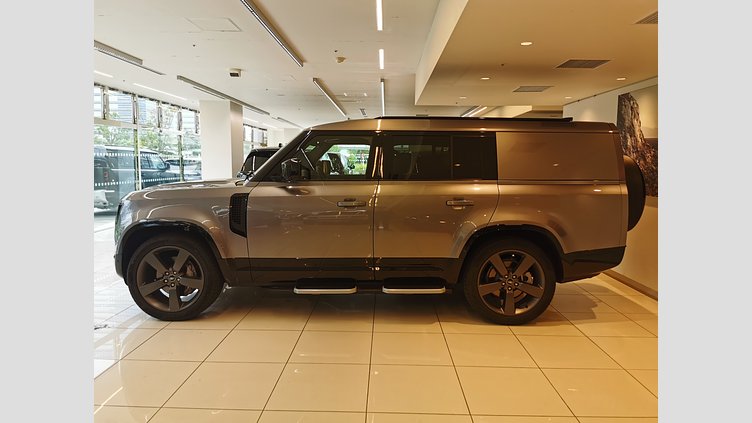 2024 認定中古車 Land Rover Defender 130 Eiger Grey 3.0L　ディーゼルターボ OUTBOUND　D300