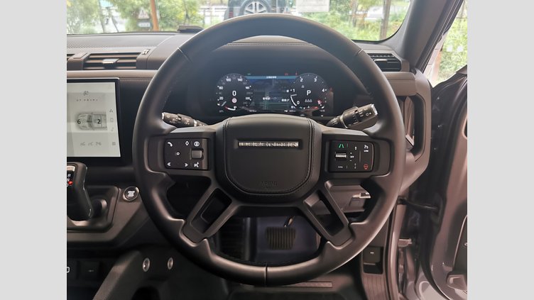 2024 認定中古車 Land Rover Defender 130 Eiger Grey 3.0L　ディーゼルターボ OUTBOUND　D300